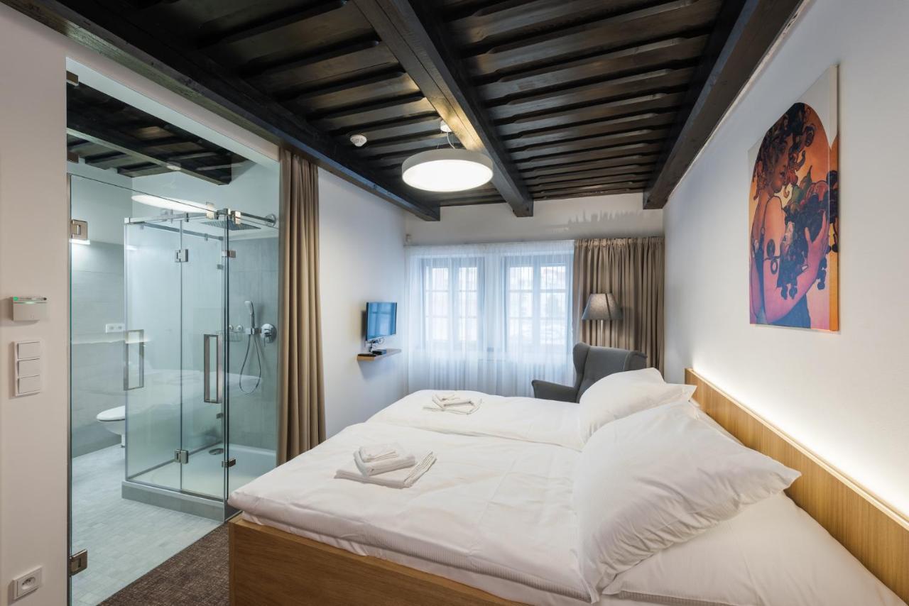 Fancy Apartments By Prague Castle Exterior photo